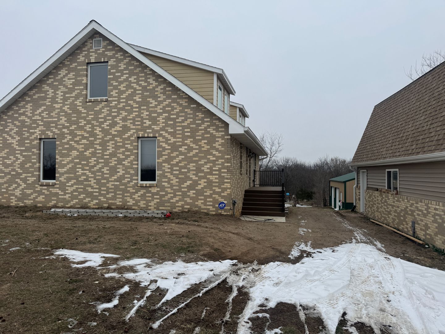 Savannah House: 15805 U.S. 71 Hwy.