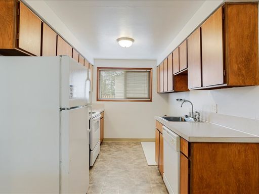 1 Month Free with Immediate Move In – photo 1
