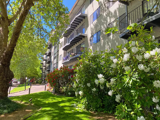 SPECIAL: $500 off First Month Rent! 2 bedroom 2 bath apartment in the heart of Corvallis! – photo 1