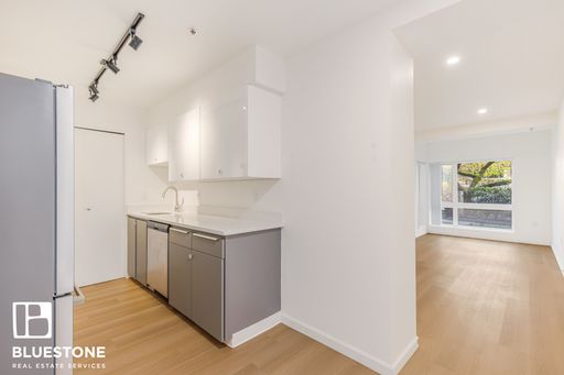 Spacious 1bd/1ba with in-unit laundry! Newly updated apartment coming soon! – photo 1