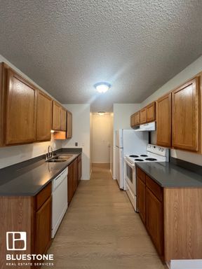 FIRE SALE: $1395 per month FOR THE FIRST 3 LEASES SIGNED 2 Month Free w/ an Immediate Move-In! – photo 1