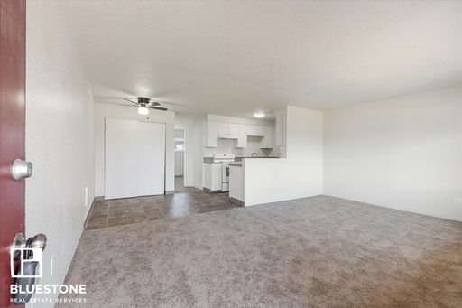 SPECIAL: 50% off First Month's Rent! 1 Bedroom Apartment Available Now! – photo 1
