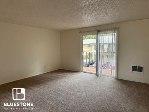 Balcony, storage, and close to the Max! – photo 1
