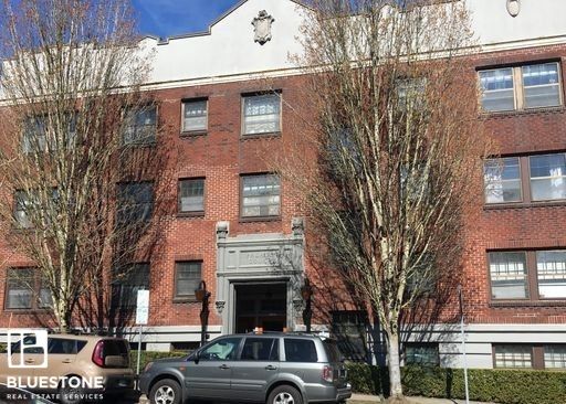 SPECIAL $500 off first month's rent. Spacious 1 Bedroom w/ Hardwood Floors! Schedule a Tour Today! – photo 1