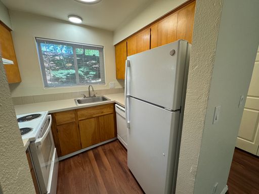 Ground Floor 2 Bedroom With Patio -1 month FREE with 13 month lease, 2 months free with 18 month lease – photo 1