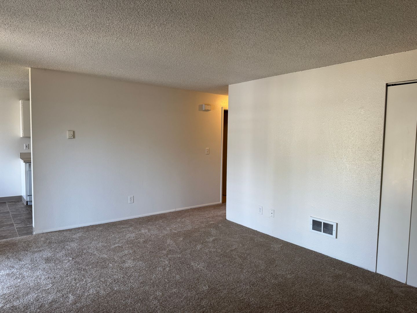 Gresham Apartment: 10 NE 162nd Ave