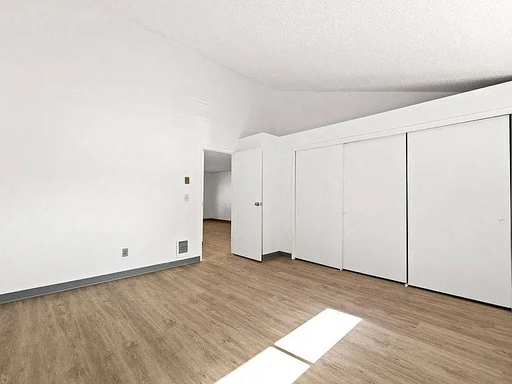 Spacious 1 bedroom unit available NOW!! ONE MONTH FREE!!!! – photo 1