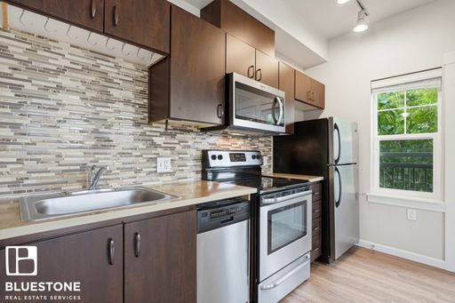 Modern 2-Bedroom Apartment in Historic Sellwood | In-Home Washer & Dryer – photo 1