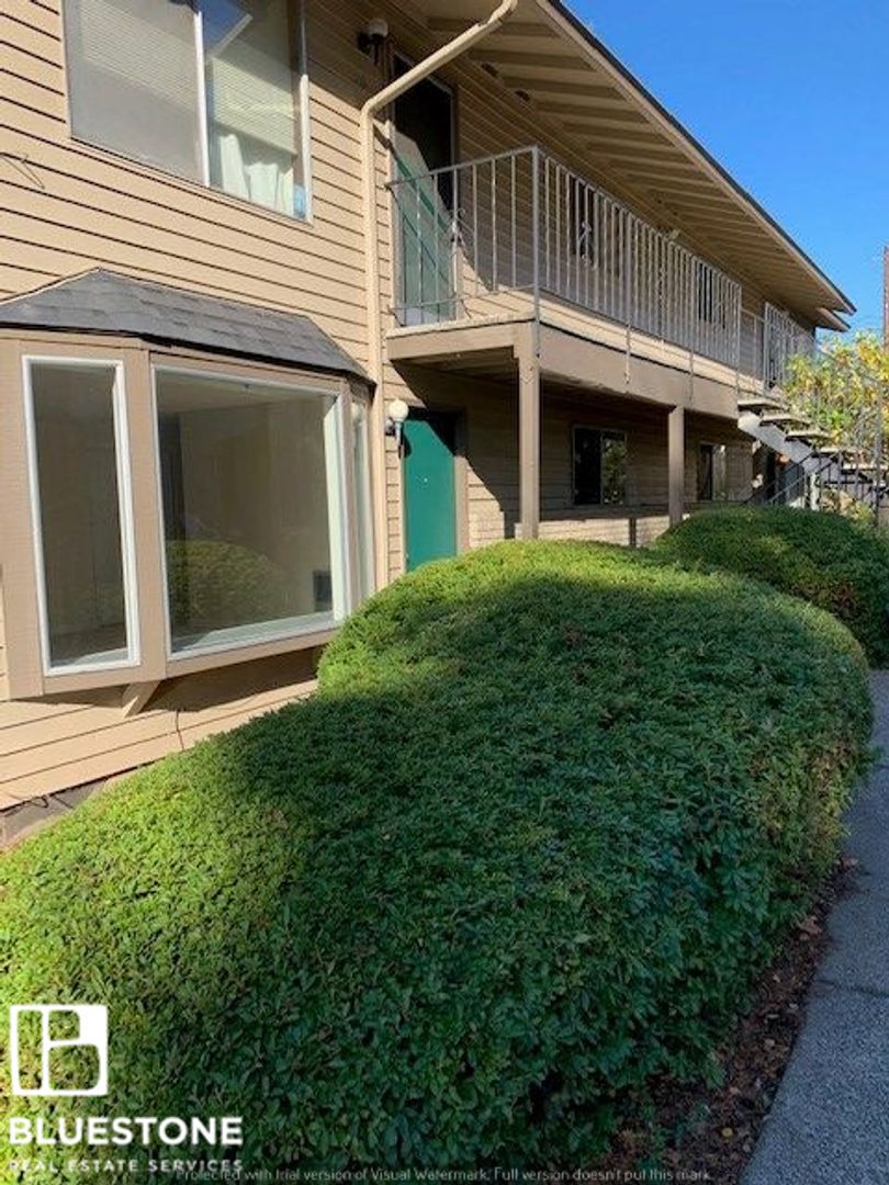 Milwaukie Apartment: 3511-3677 SE Monroe St