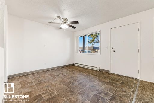2 Bedroom Apartment Near I5 Available Now! Ask about our move-in specials! – photo 1