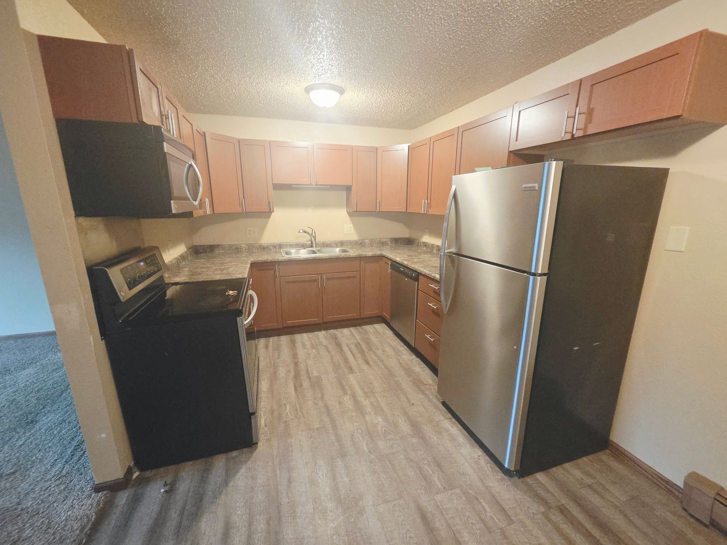 Bismarck Apartment: 3001 E Rosser Ave