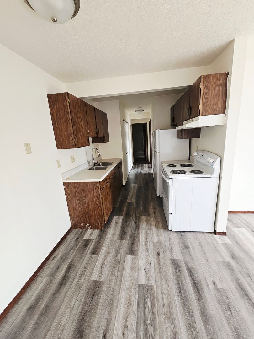 Bismarck Apartment: 2007 E Divide Ave