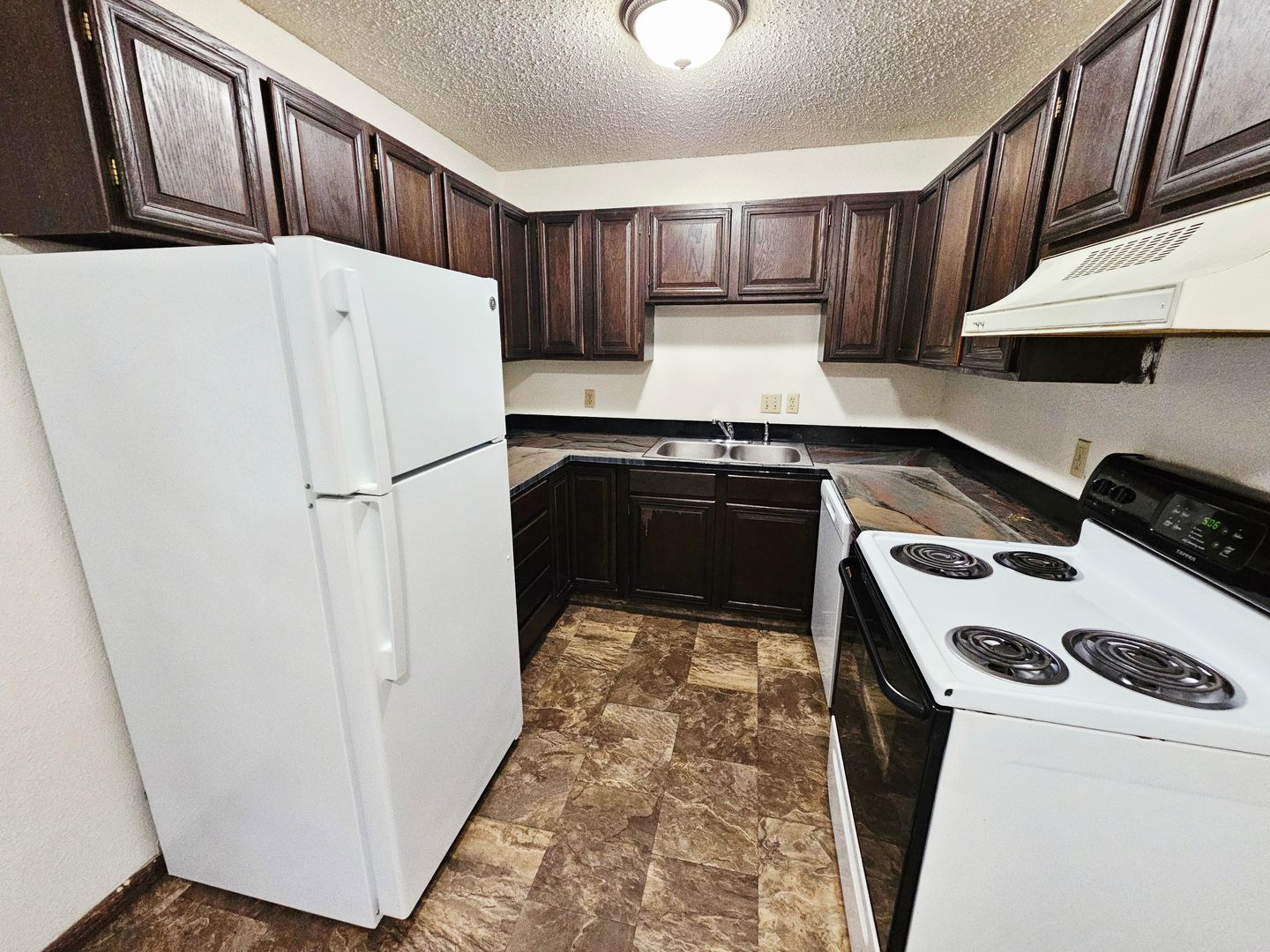 Bismarck Apartment: 3120 E Rosser Ave