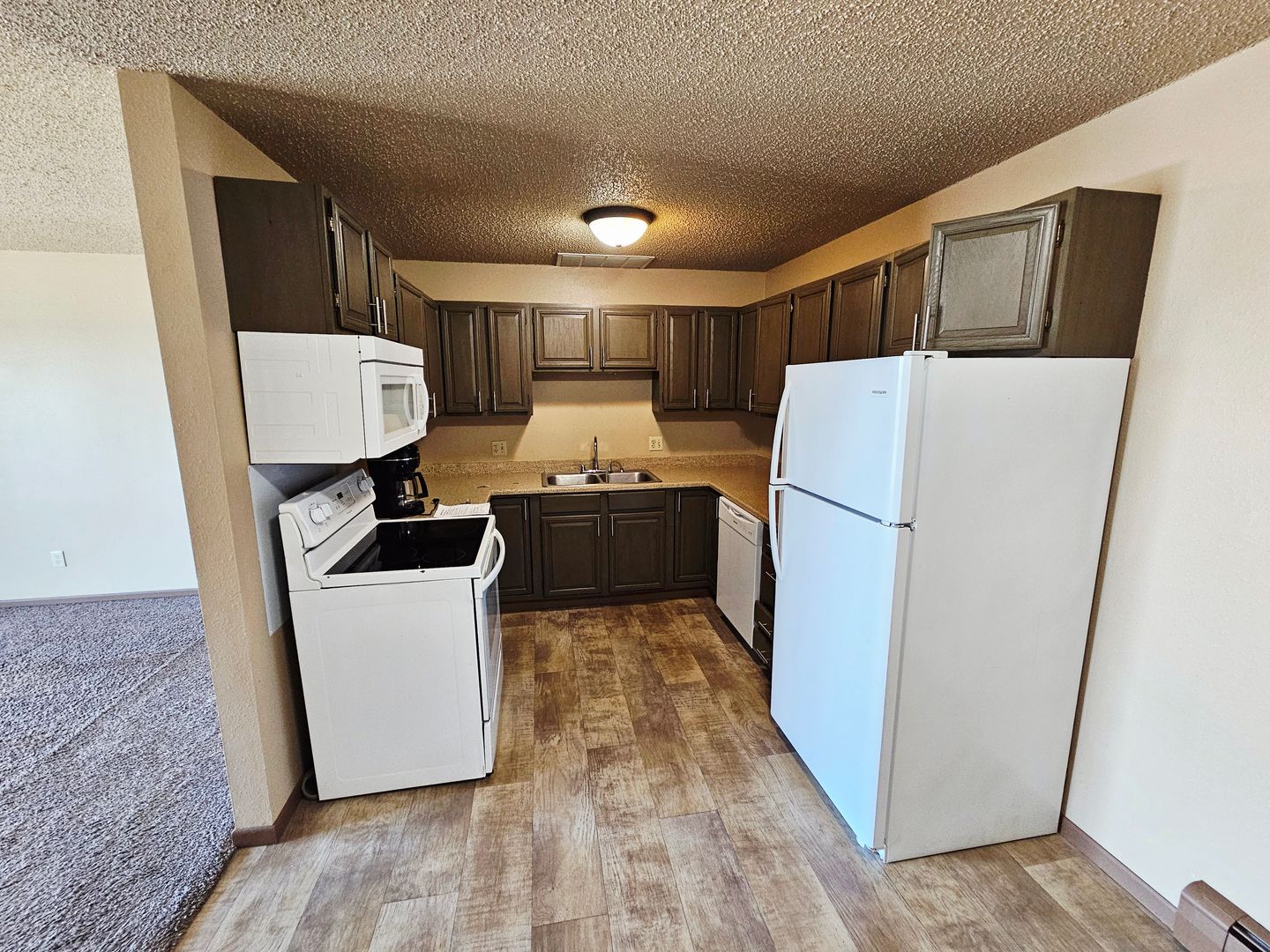 Bismarck Apartment: 2901 E Rosser Ave