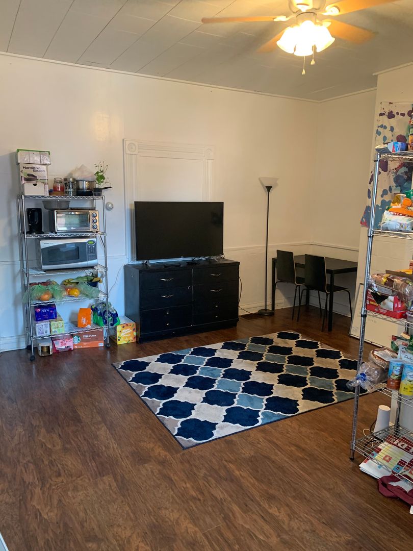 Pittsburgh Apartment: 311 meyran ave
