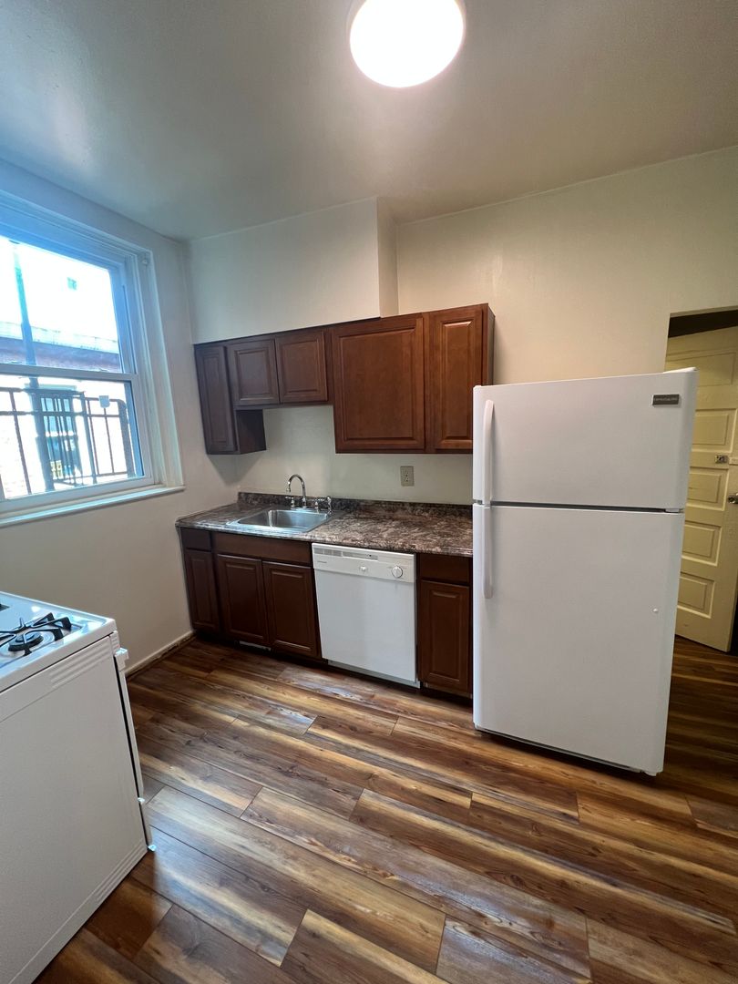 Pittsbugh Apartment: 331 McKee Place