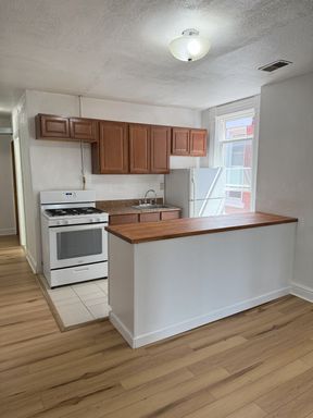 4 bedroom apartment corner of dawson and atwood