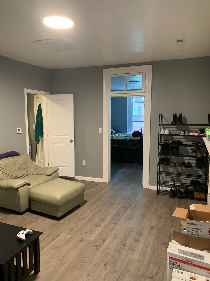 pittsburgh Apartment: 903 E carson st