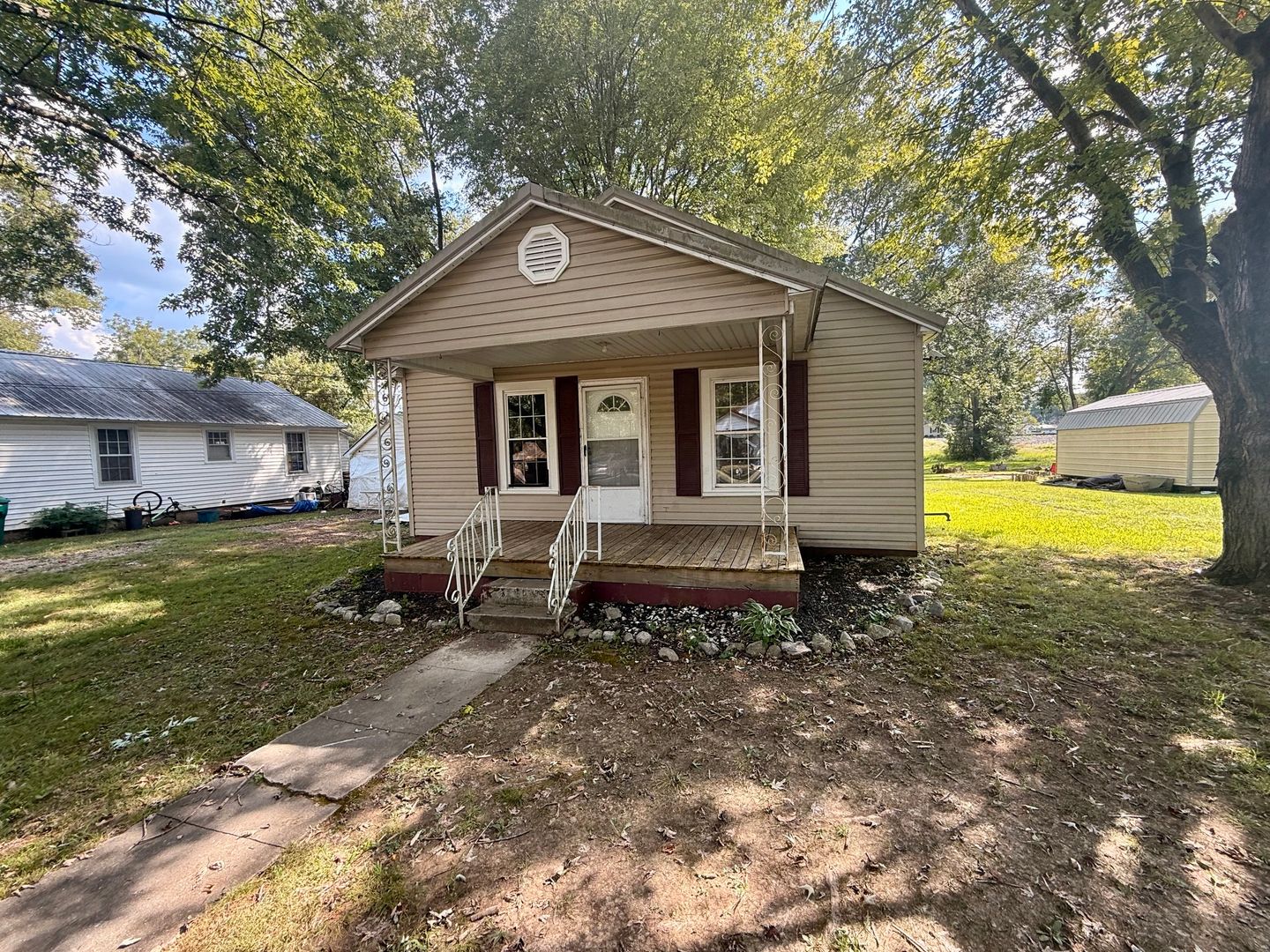 Milan House: 1049 W Woodrow