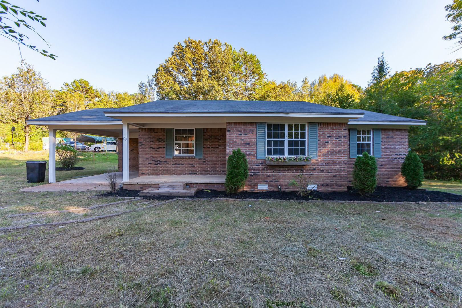 Selmer House: 28 Falcon Rd