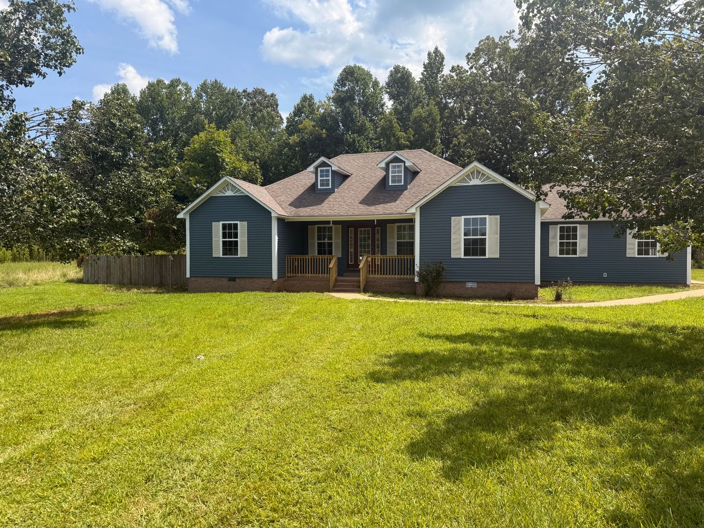 Selmer House: 418 Charles Ward Way
