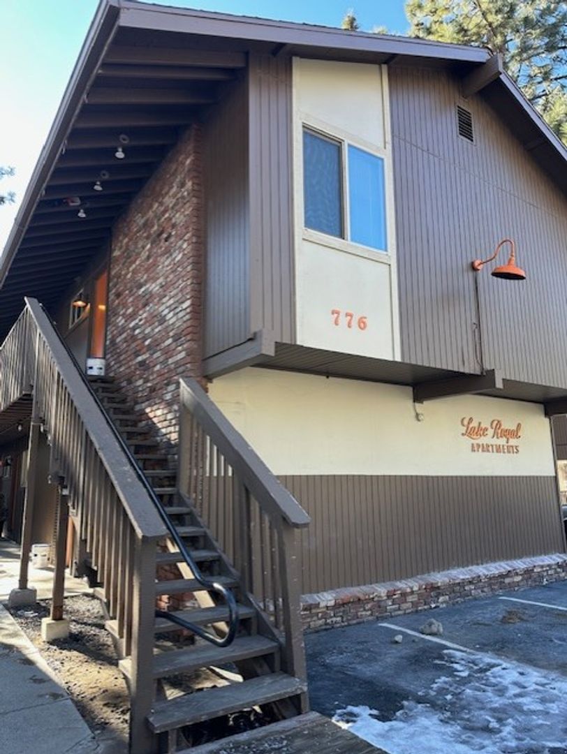 South Lake Tahoe Apartment: 772-776 Tallac Ave