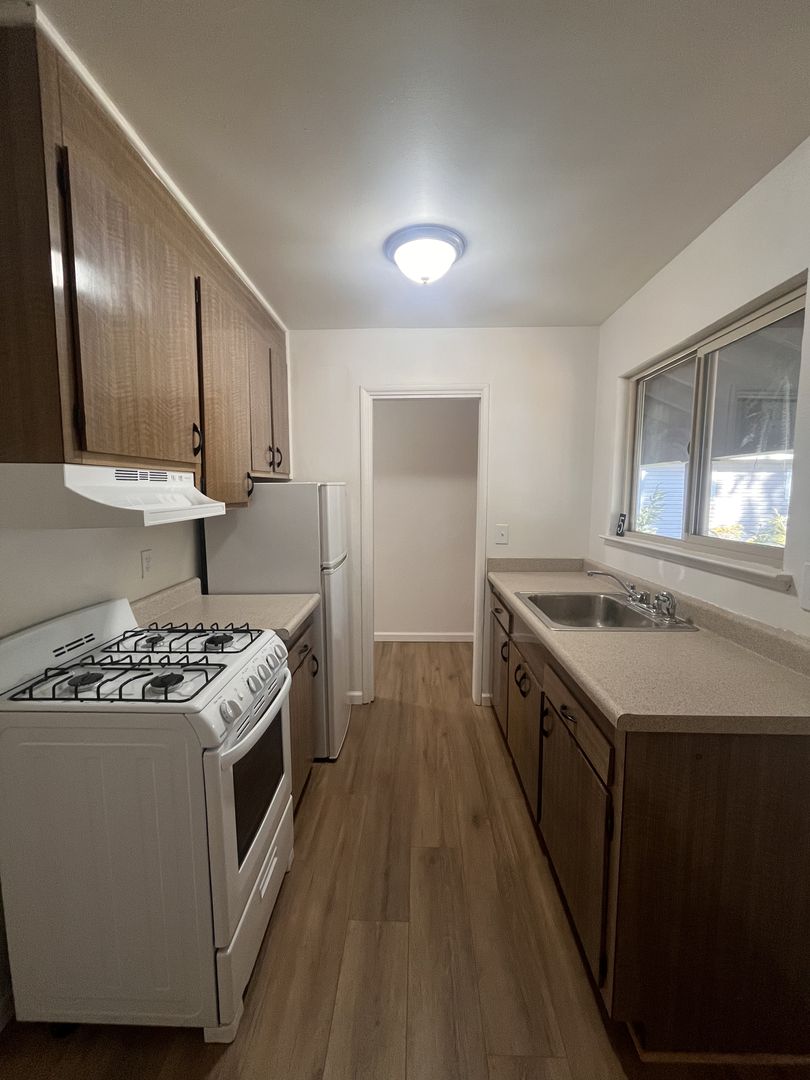 South Lake Tahoe Apartment: 772-776 Tallac Ave