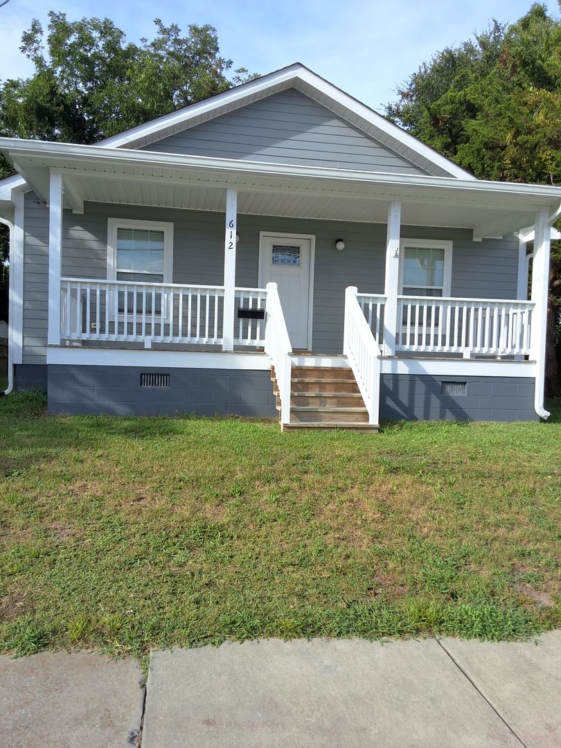 Beaufort House: 612 Cedar Street