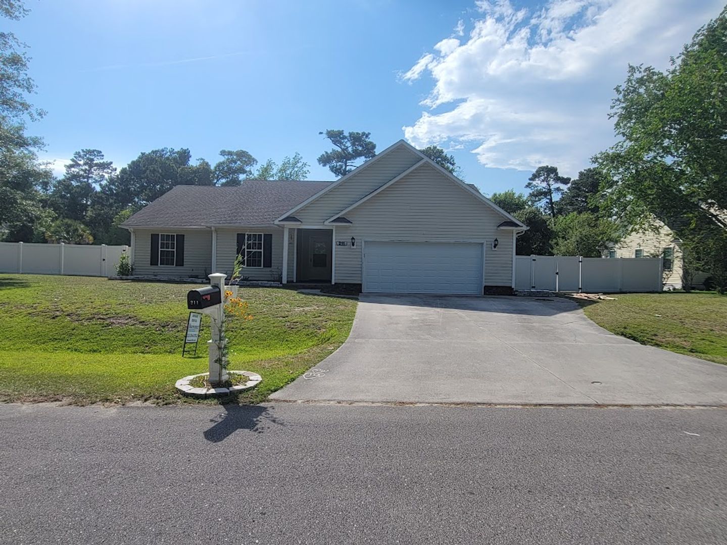 Swansboro House: 211 Marsh Hen Court