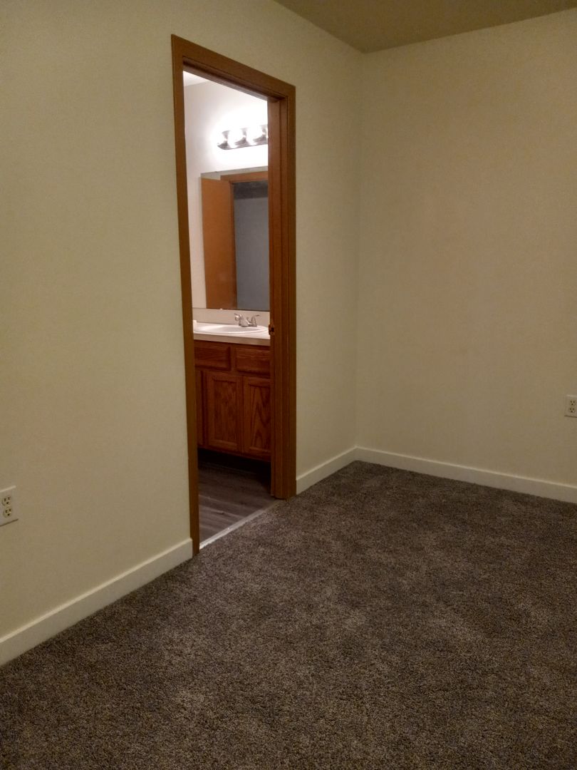 Kelso Apartment: 206 Teresa Way