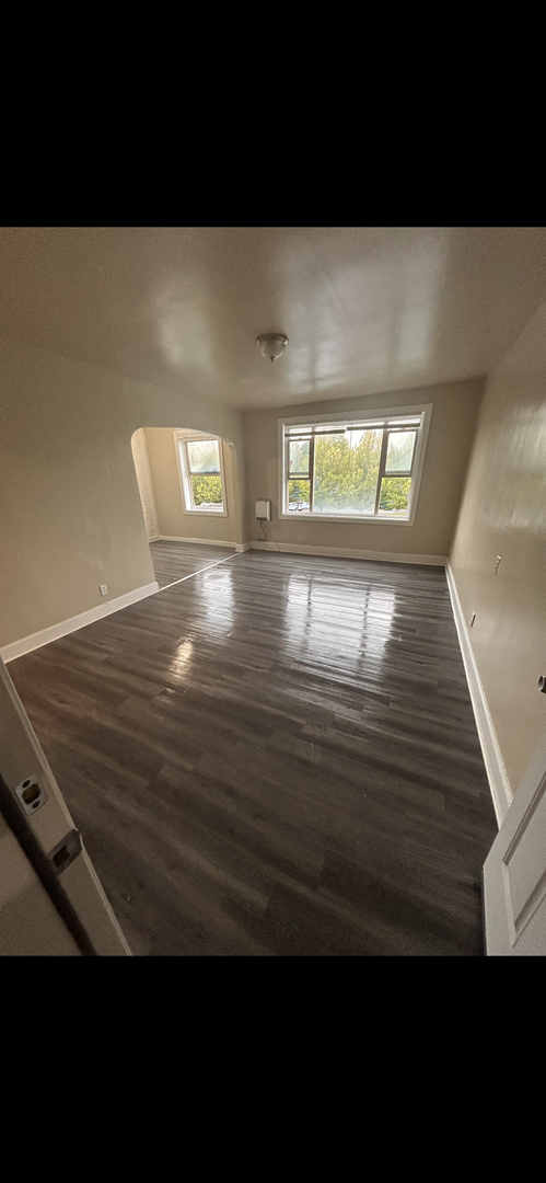 Longview Apartment: 1310-1312 1/2 Commerce Ave