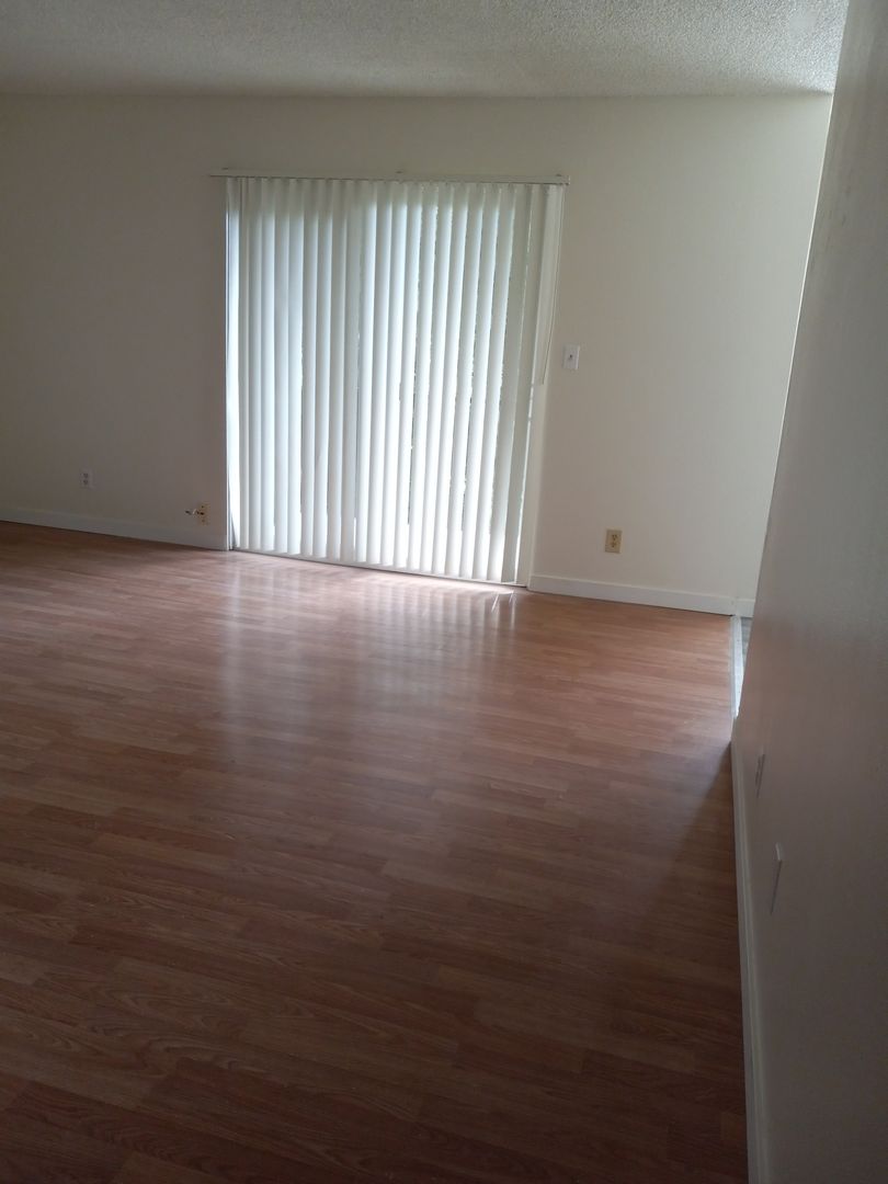 Kelso Apartment: 206 Teresa Way