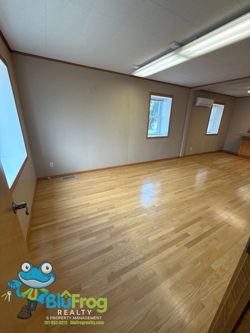 LaMoure Apartment: 19 1st Ave SE