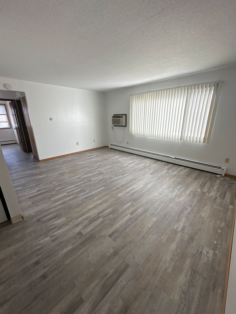 Jamestown Apartment: 734 11th St NE