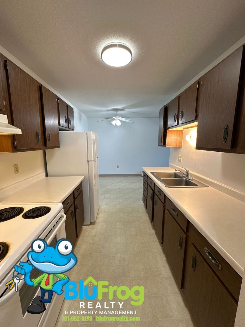 Jamestown Apartment: 904 13th St NE