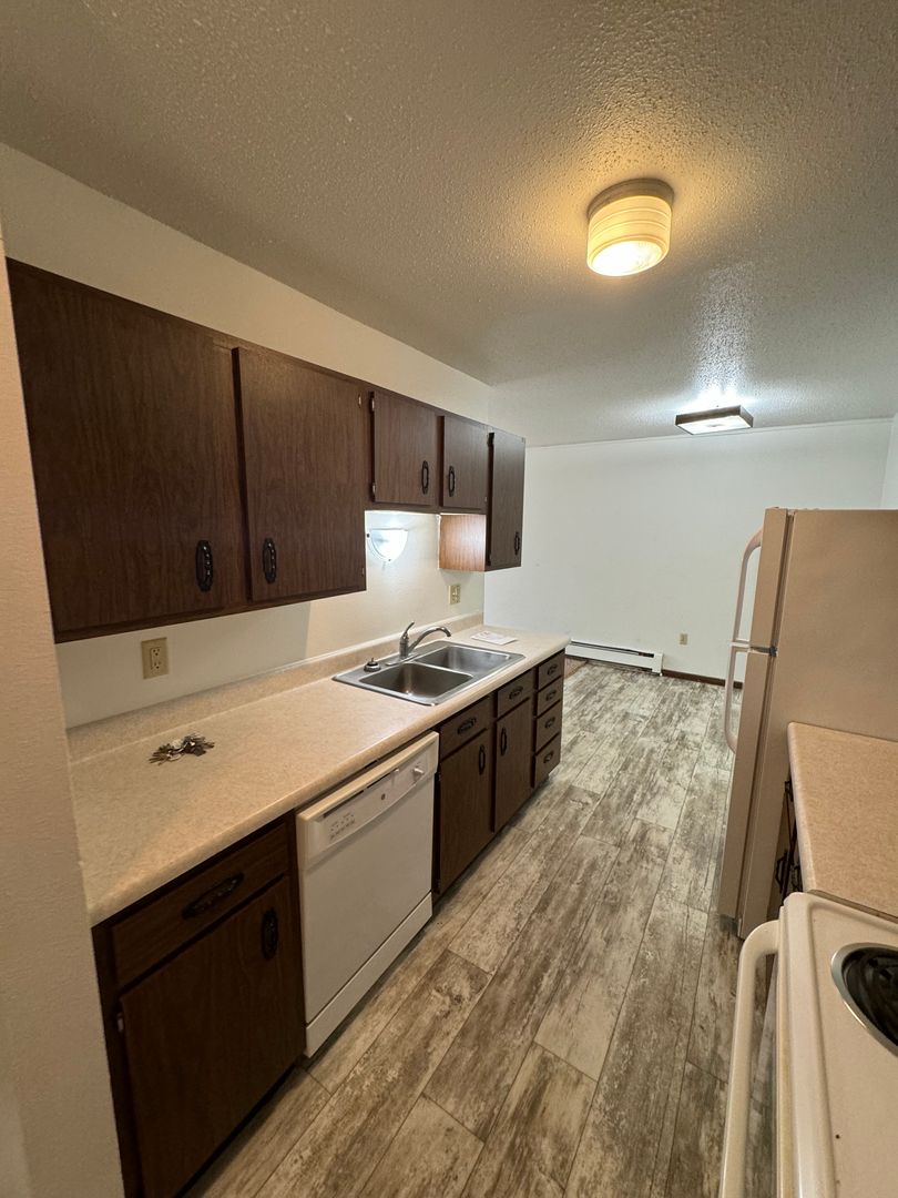 Jamestown Apartment: 1506 10th Ave NE