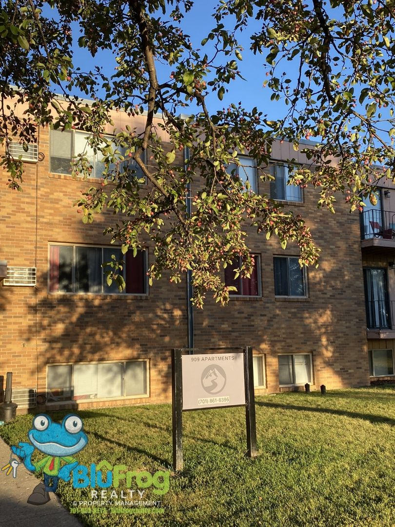 Jamestown Apartment: 909 12th Ave NE