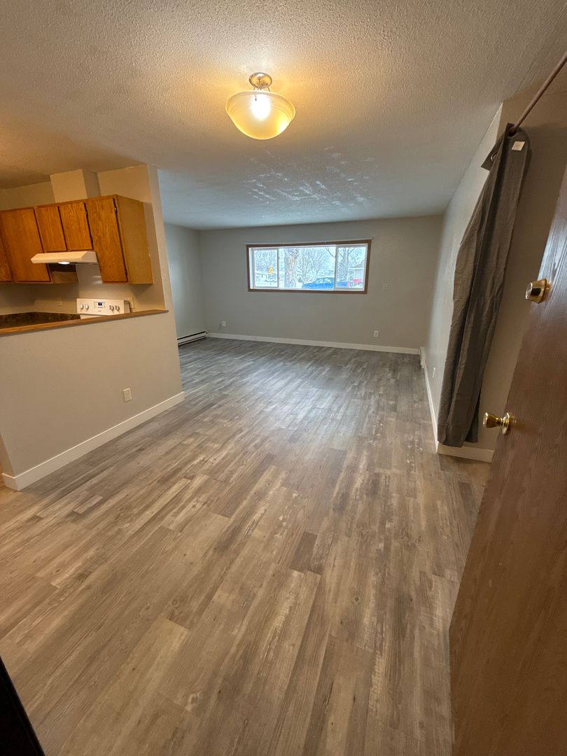 Jamestown Apartment: 1604 16th Ave SW