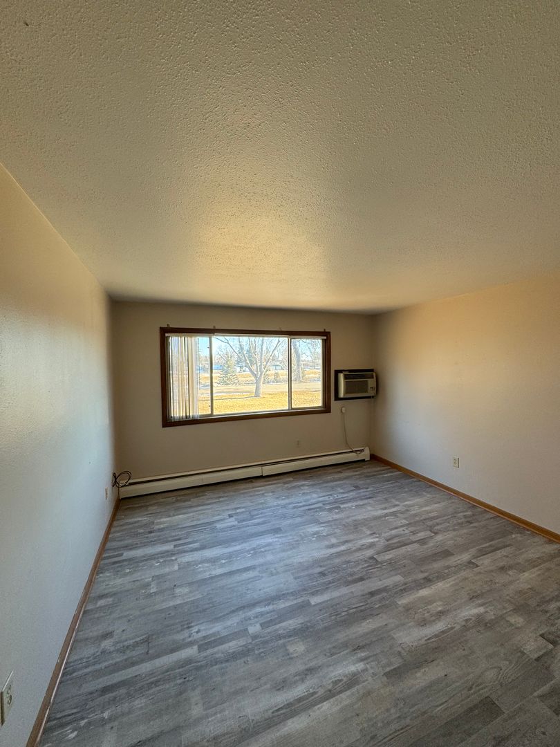 Jamestown Apartment: 1506 6th Ave SW