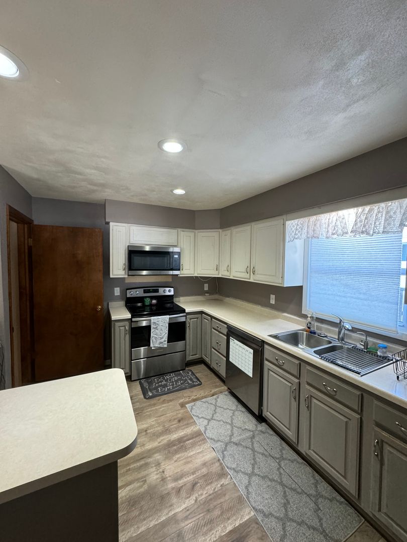 Jamestown House: 1513 5 1/2 Ave NE