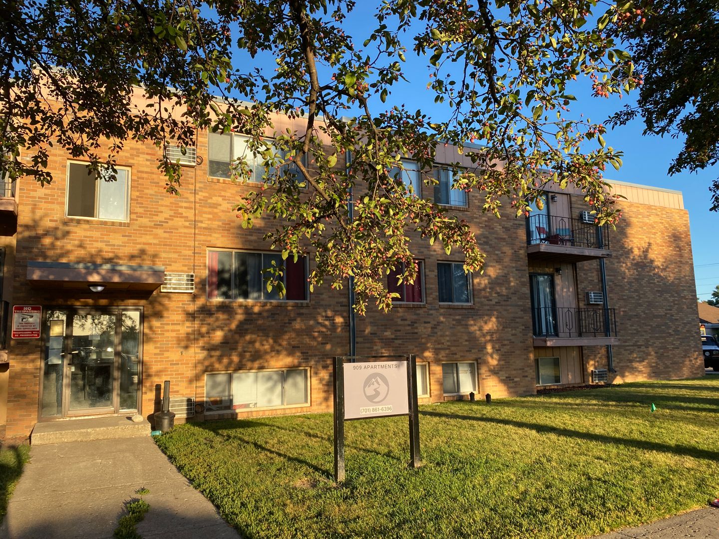 Jamestown Apartment: 909 12th Ave NE