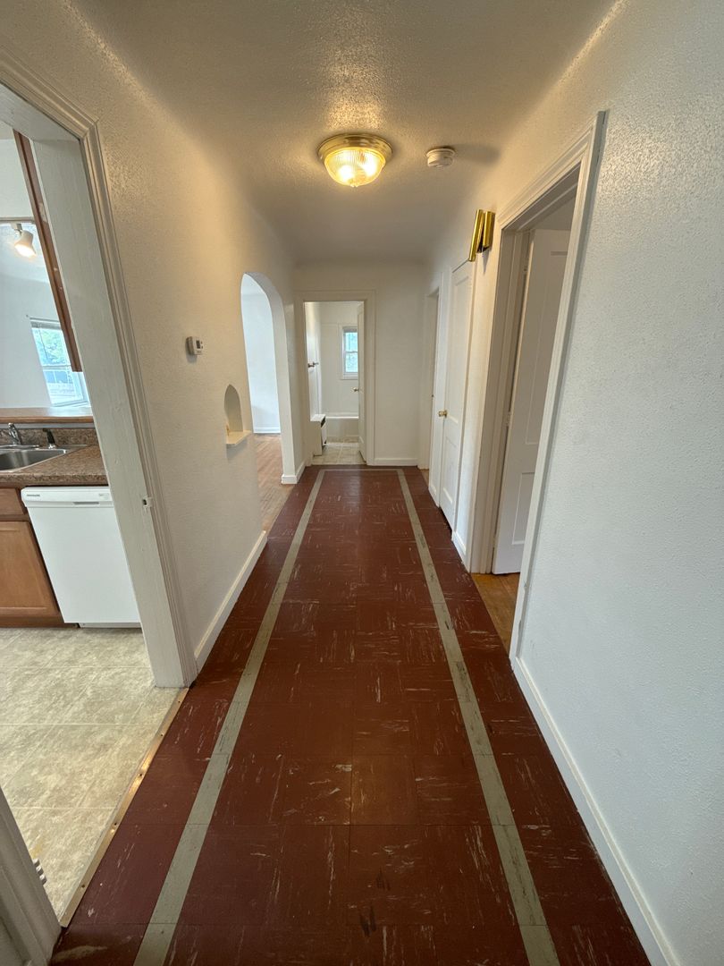 Jamestown Apartment: 442 2nd St SW