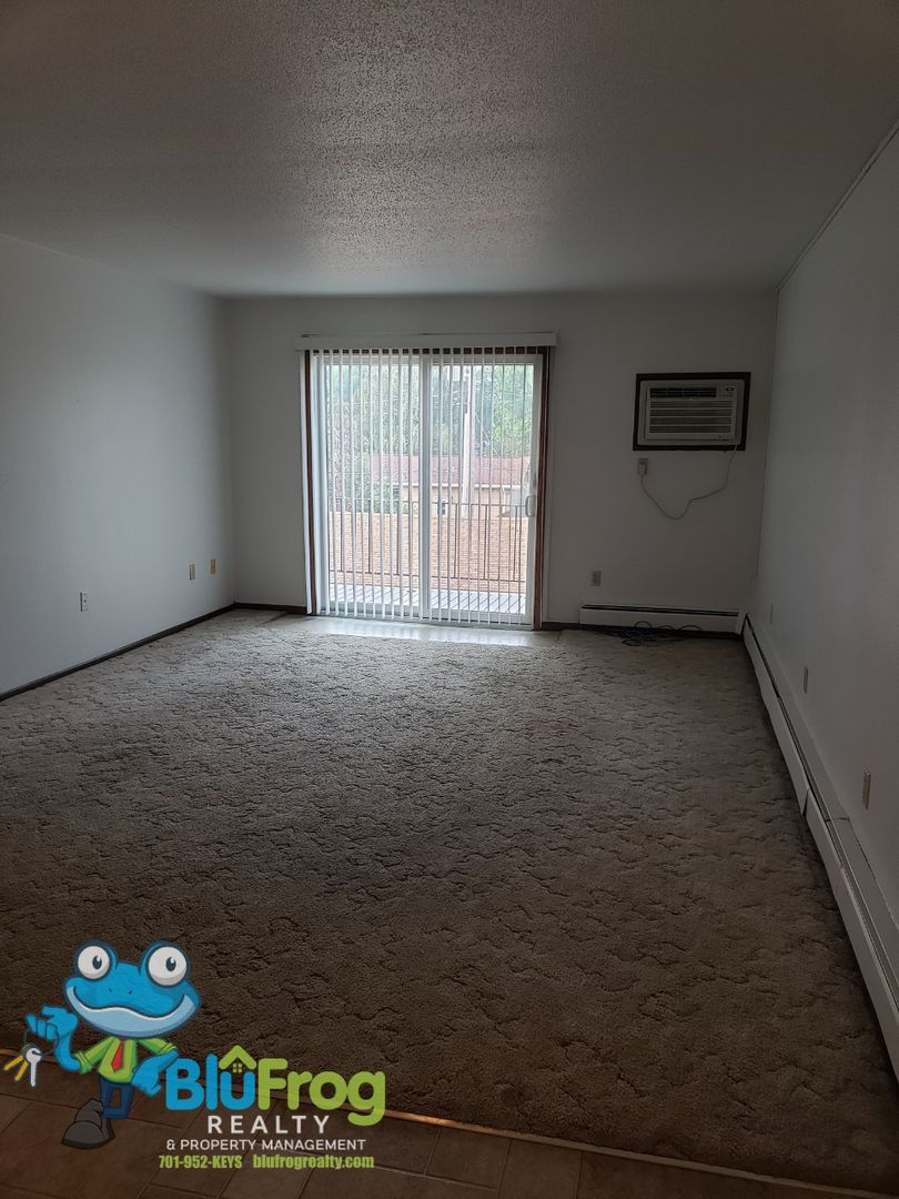 Jamestown Apartment: 904 13th St NE