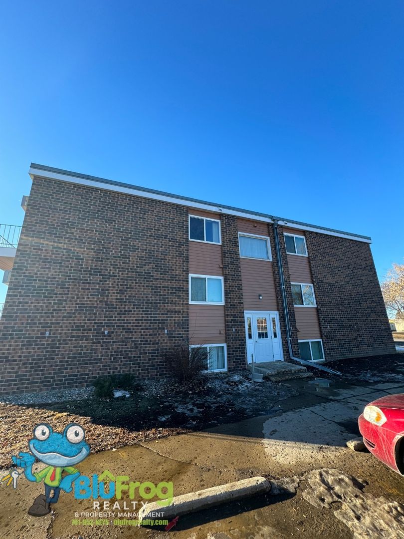 Jamestown Apartment: 904 13th St NE