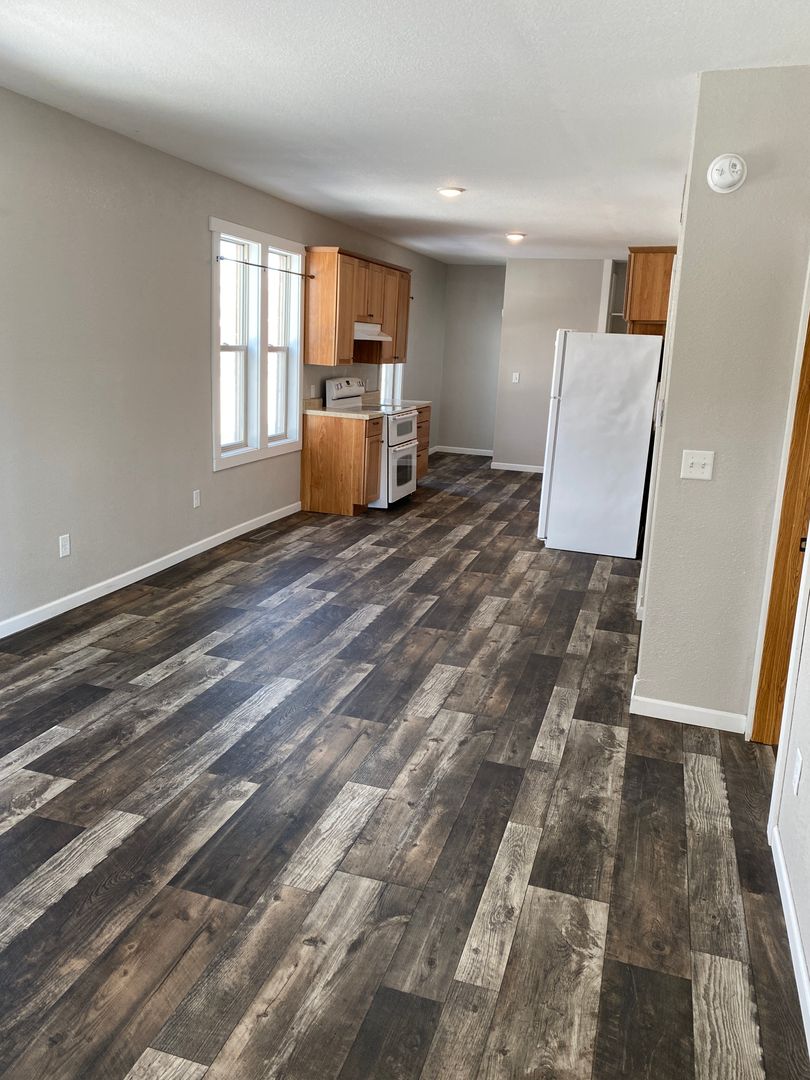 Jamestown Apartment: 419 2nd St SE