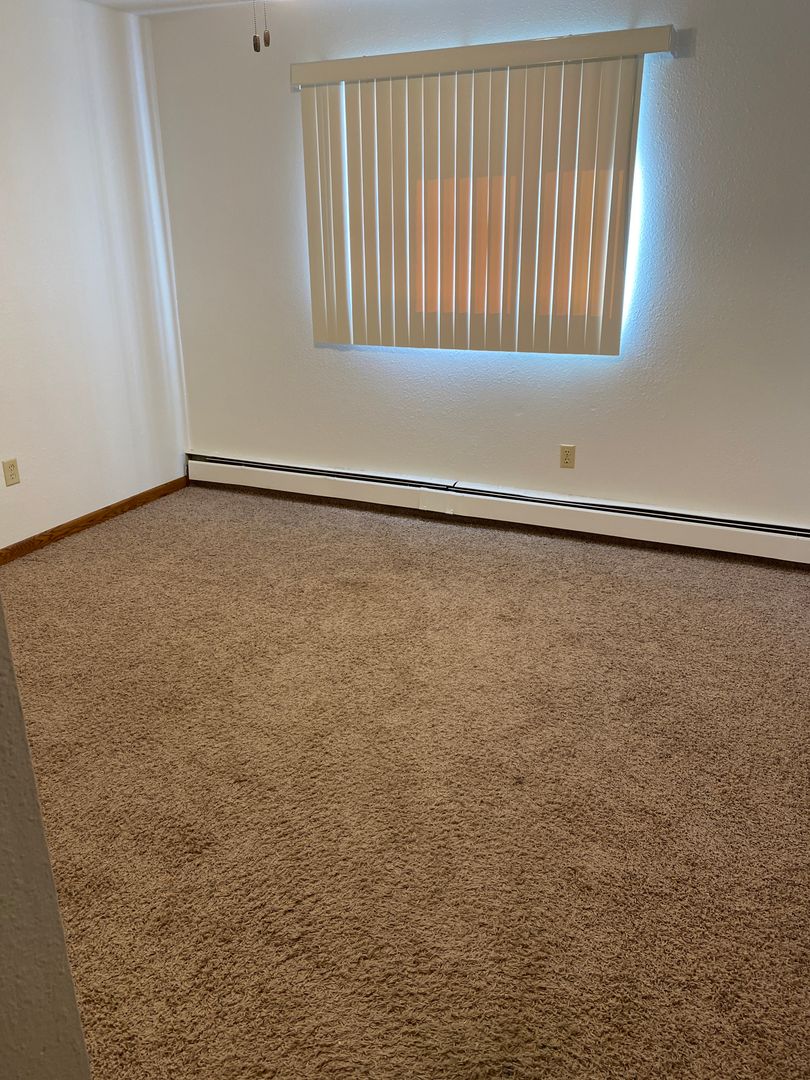 Jamestown Apartment: 904 13th St NE
