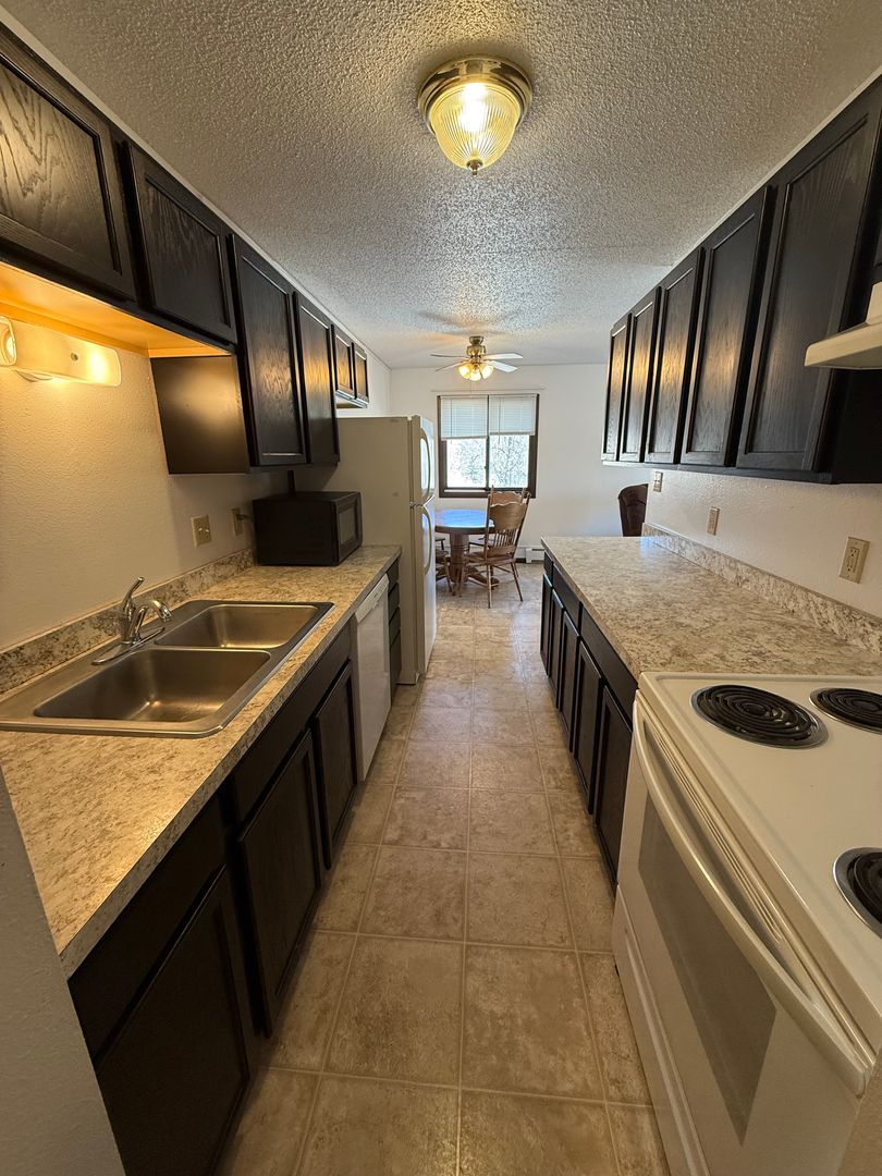 Jamestown Apartment: 910 2nd Ave SW