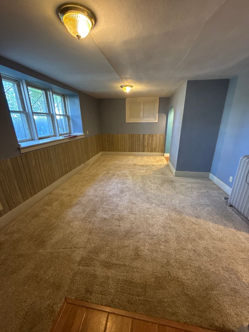 Valley City Apartment: 809 Central Ave N