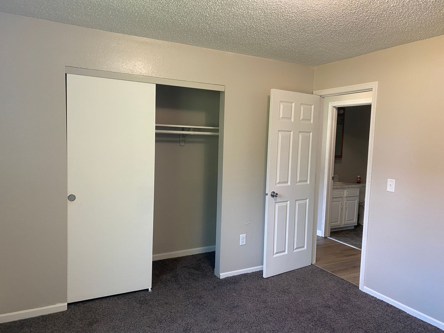 Jamestown Apartment: 1213 11th St SE