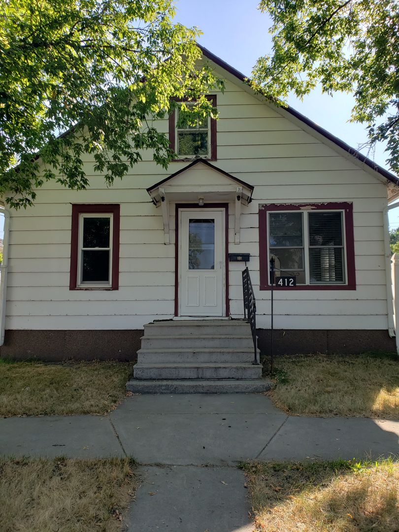 Jamestown House: 412 3rd Ave NW